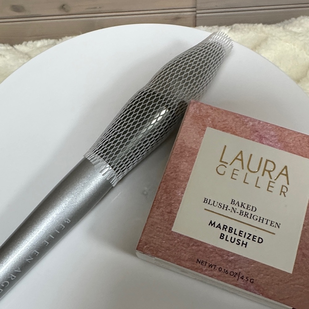 Laura Geller Baked Marbleized Blush in Ethereal Rose. With brush. - Picture 8 of 9
